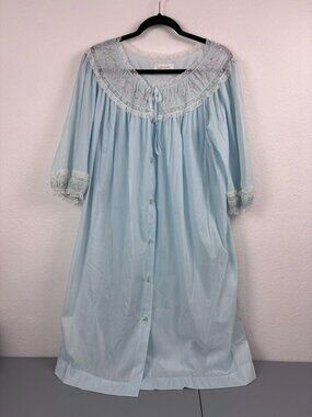Vintage Barbizon women's large blue embroidered lace button front nightgown